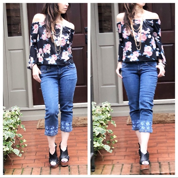 Bell sleeves floral top - Picture 4 of 8